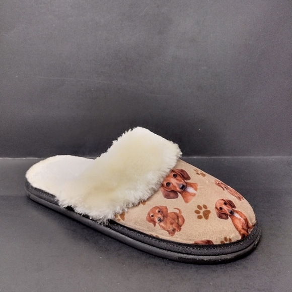 - NEW -NEW - WOMEN'S BIGFOOT FLUFFY SLIPPER SIZE : 6 - Picture 2 of 6